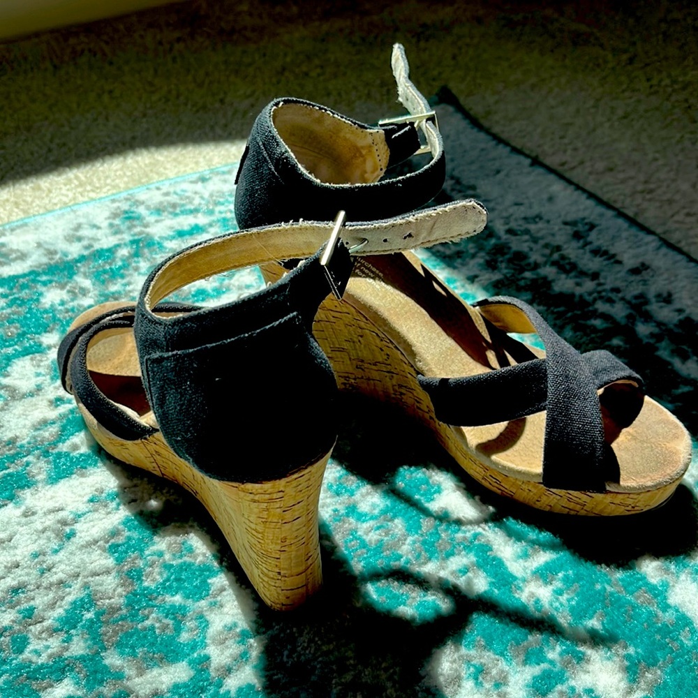 Toms Wedge Sandals!